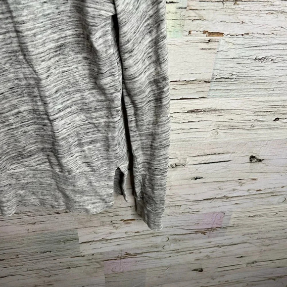 Splendid long  sleeve gray sweater size xs - Picture 3 of 9